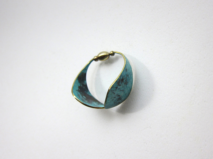 「ta•ne カエデ」（pin broorch）